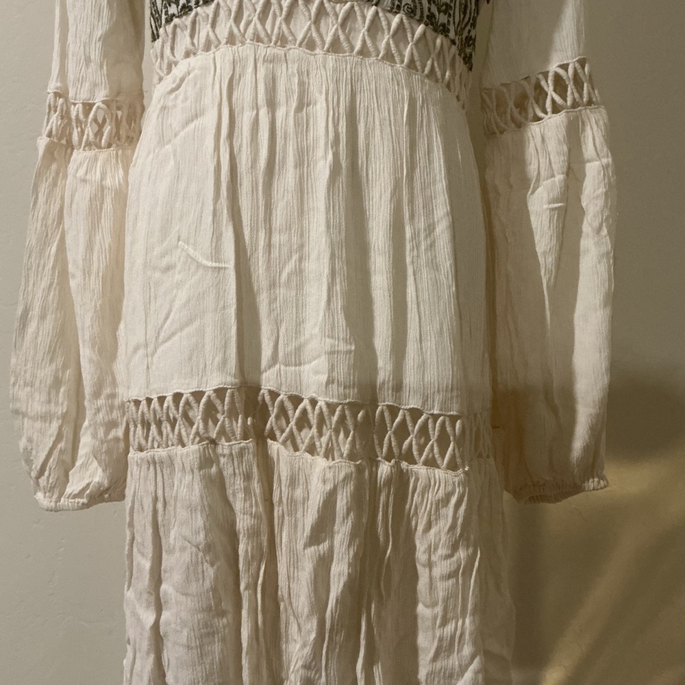 SHYANNE WOMEN'S OFF WHITE EMBROIDERED LACE PEASANT DRESS - Picture 7 of 15